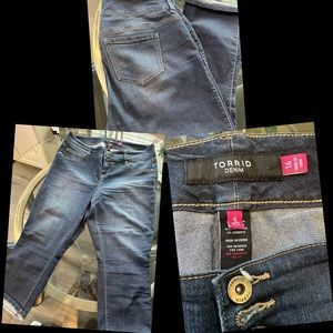 Torrid ankle jeans! Size 16